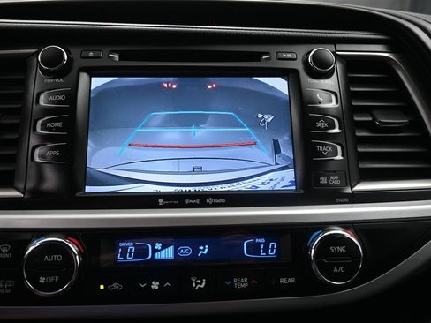 Used 2018 Toyota Highlander SE AWD/4WD image 14