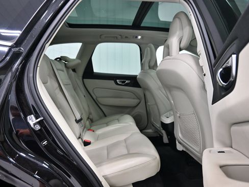 Used 2018 Volvo XC60 T5 Momentum w/ Vision Package AWD/4WD image 29