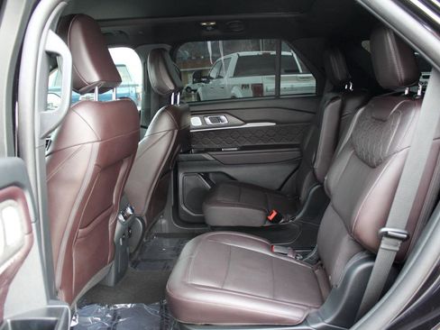 Used 2025 Ford Explorer Platinum w/ LUX Leather Package AWD/4WD image 62