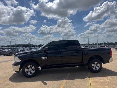 Used 2021 RAM 1500 Classic SLT image 12