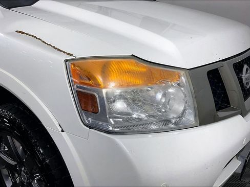 Used 2014 Nissan Armada Platinum w/ Platinum Reserve Package image 39