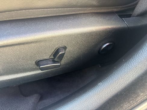 Used 2019 Chrysler 300 S image 23