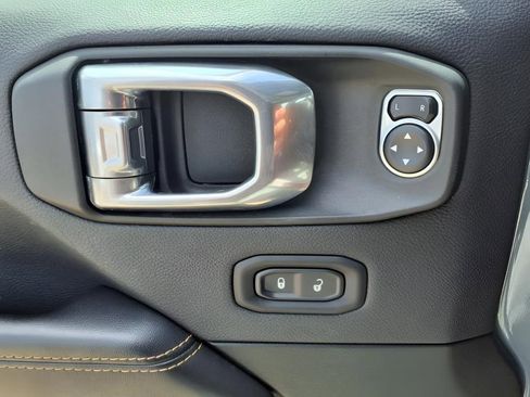 Used 2024 Jeep Wrangler Unlimited Sahara AWD/4WD image 15