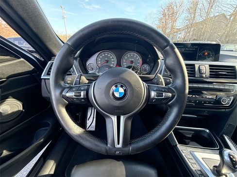 Used 2017 BMW M4 Convertible image 11