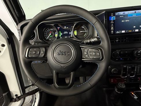 Certified 2025 Jeep Wrangler Unlimited Rubicon 4xe w/ Convenience Group AWD/4WD image 15