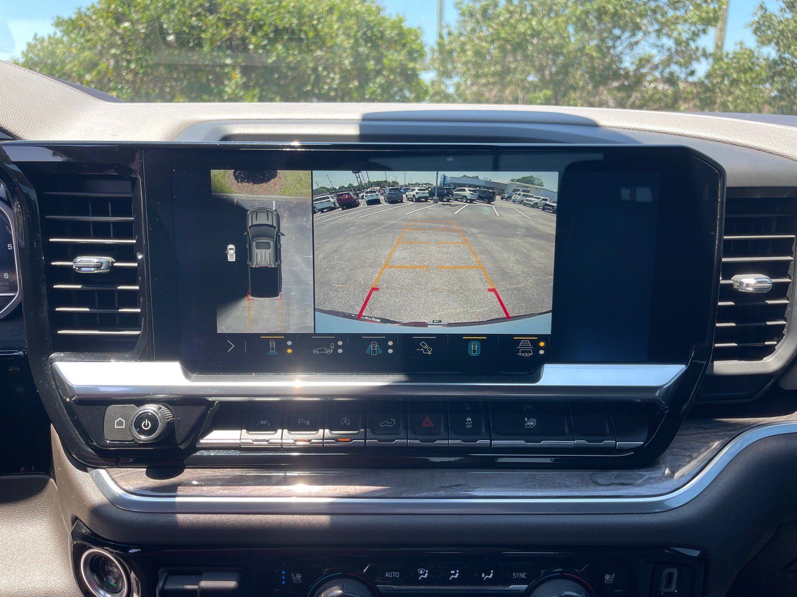 Used 2023 Chevrolet Silverado 1500 LTZ AWD/4WD image 6
