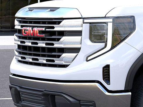 New 2026 GMC Sierra 1500 SLE image 13