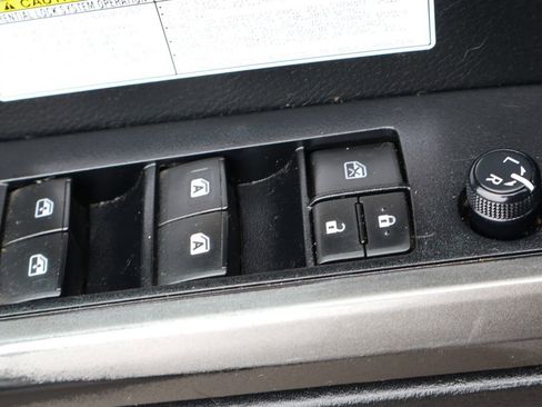 Used 2019 Toyota Tacoma TRD Off-Road w/ Technology Package AWD/4WD image 18