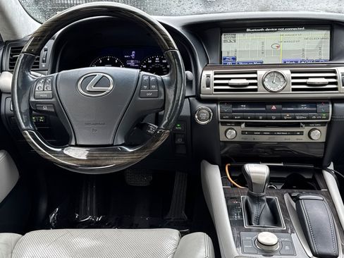Used 2013 Lexus LS 460 w/ Comfort Pkg RWD image 14