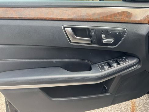 Used 2014 Mercedes-Benz E 350 4dr Sdn E 350 Luxury 4MATIC image 18