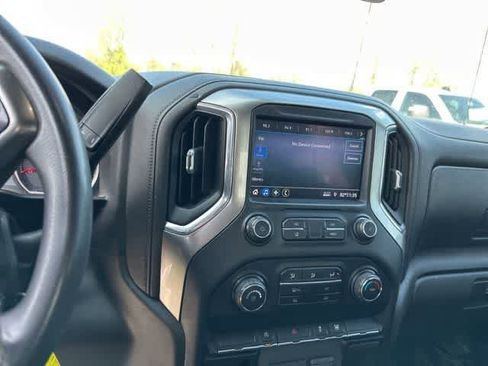 Used 2020 Chevrolet Silverado 1500 LT image 3