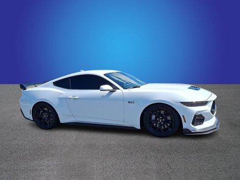 Used 2025 Ford Mustang GT RWD image 4