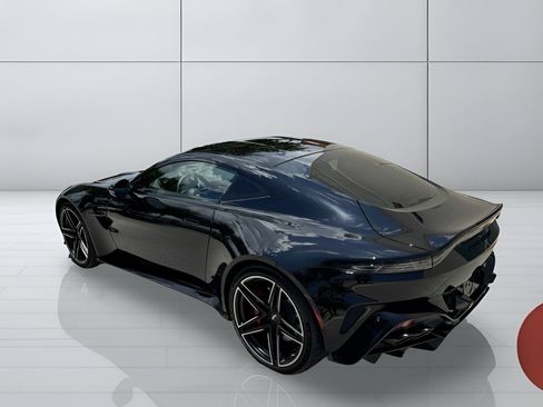 Used 2025 Aston Martin V8 Vantage Coupe RWD image 2