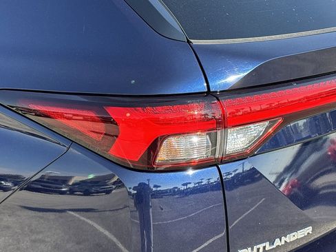 Used 2024 Mitsubishi Outlander SE image 7