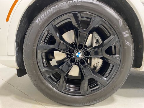 Used 2024 BMW X7 xDrive40i w/ Premium Package image 29