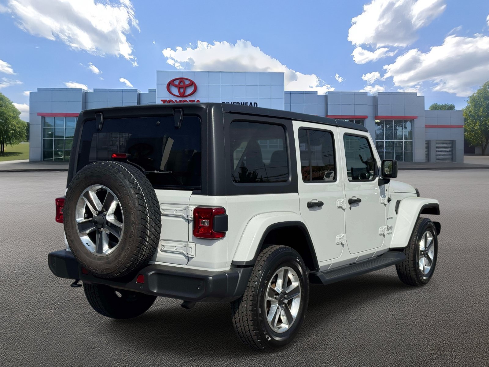 Used 2021 Jeep Wrangler Unlimited Sahara w/ Dual Top Group AWD/4WD image 6