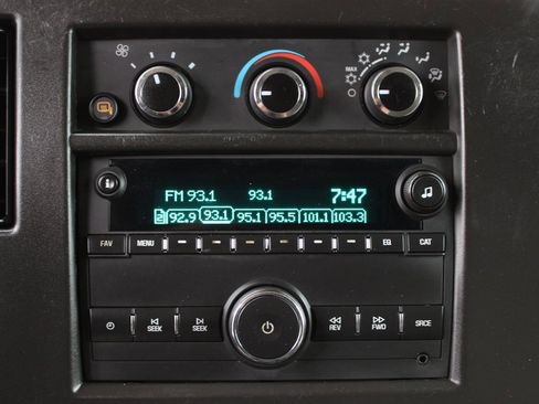 Used 2020 Chevrolet Express 3500 w/ Driver Convenience Package image 29