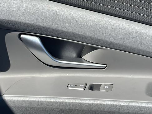 Certified 2025 Hyundai Elantra SE FWD image 38