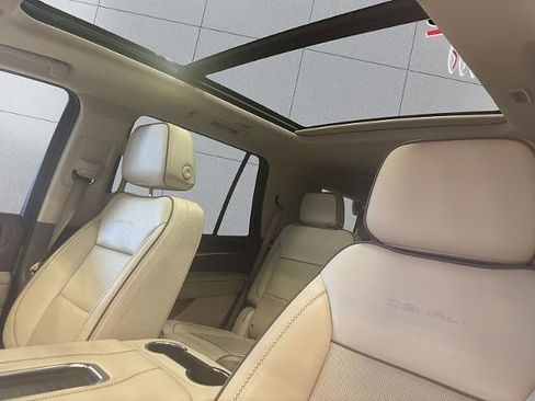 Used 2022 GMC Yukon Denali w/ Denali Premium Package AWD/4WD image 21