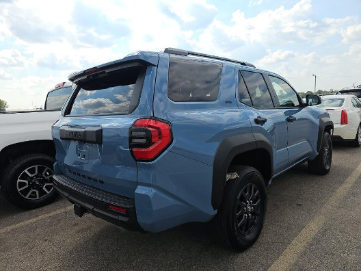 Used 2026 Toyota 4Runner SR5 AWD/4WD image 4