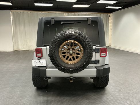 Used 2017 Jeep Wrangler Unlimited Sahara w/ Connectivity Group AWD/4WD image 4