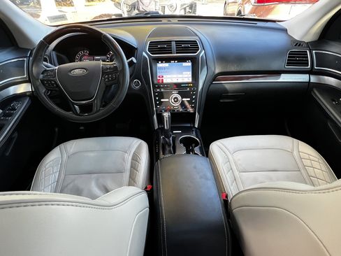 Used 2017 Ford Explorer Platinum image 35
