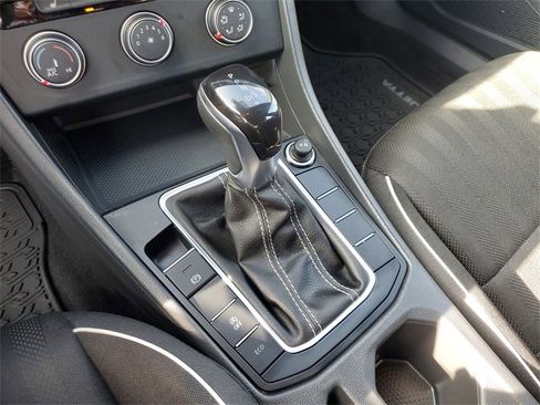 Certified 2024 Volkswagen Jetta Sport image 22