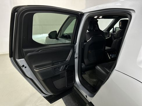 Used 2023 Rivian R1T Adventure AWD/4WD image 19