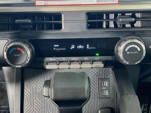 Used 2025 Toyota Tacoma SR5 AWD/4WD image 23