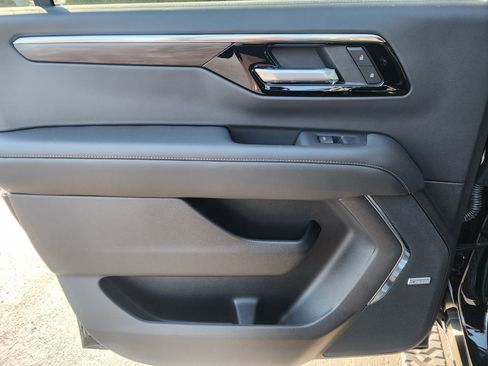 New 2026 Chevrolet Suburban Z71 w/ Comfort Package image 16