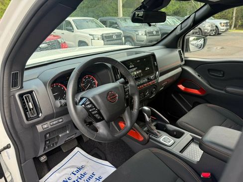 Used 2026 Nissan Frontier PRO-4X AWD/4WD image 3