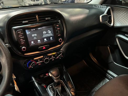 Used 2021 Kia Soul LX image 12