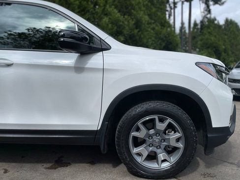 Used 2023 Honda Passport TrailSport image 2