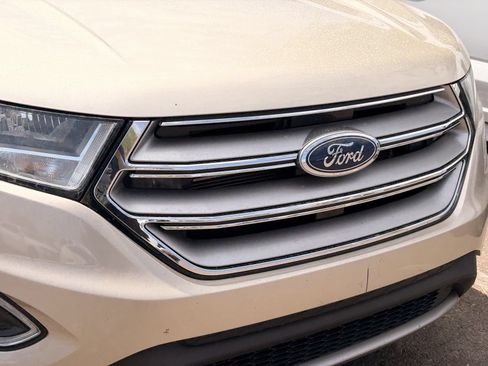 Used 2018 Ford Edge Titanium w/ Equipment Group 301A FWD image 4