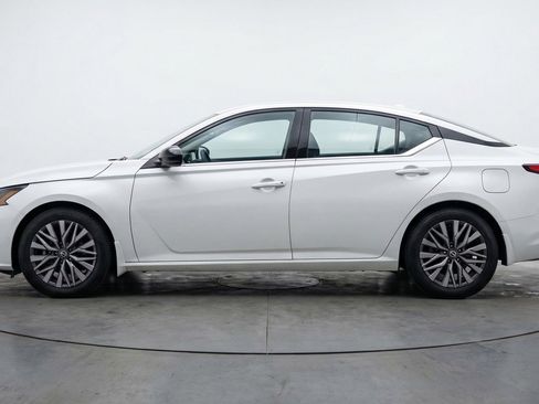 Used 2025 Nissan Altima 2.5 SV image 5