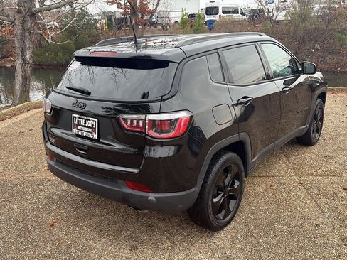 Used 2018 Jeep Compass Latitude w/ Popular Equipment Group image 5