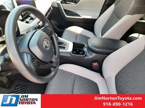 Used 2025 Toyota RAV4 XLE w/ Convenience Package FWD image 15