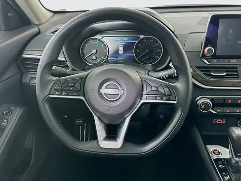 Used 2024 Nissan Altima 2.5 SV image 17