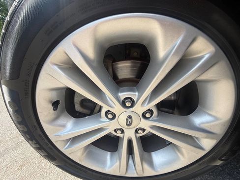Used 2016 Ford Taurus SE FWD image 21