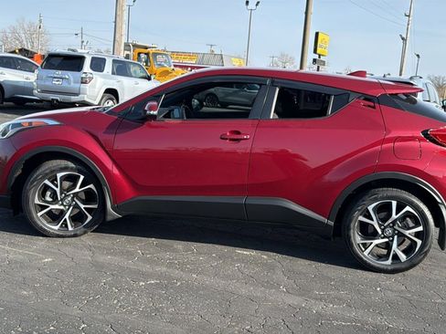 Used 2018 Toyota C-HR XLE image 4