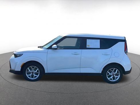 Used 2025 Kia Soul LX w/ LX Technology Package image 8