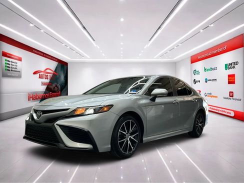 Used 2022 Toyota Camry SE w/ Audio Upgrade Package image 4