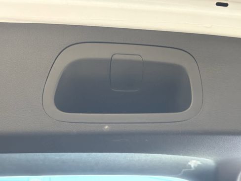 Used 2024 Chevrolet Trax LT w/ Sunroof Package FWD image 9