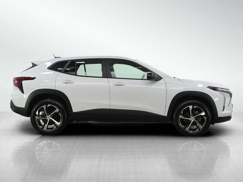 Used 2024 Chevrolet Trax RS w/ Driver Confidence Package FWD image 6