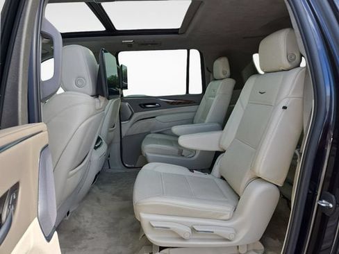 Certified 2023 Cadillac Escalade ESV Sport Platinum w/ LPO, Floor Liner Package AWD/4WD image 15
