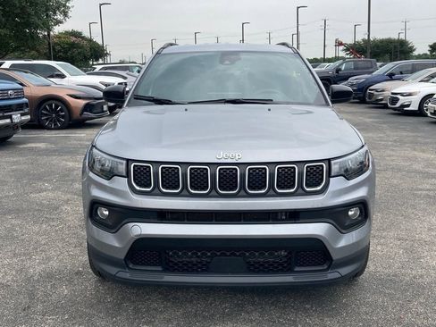 Used 2024 Jeep Compass Latitude AWD/4WD image 2