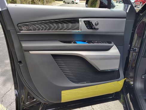 New 2026 Cadillac Vistiq Platinum w/ LPO, Floor Liner Package image 9