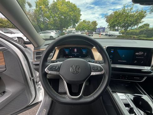 Used 2026 Volkswagen Atlas SE FWD image 36