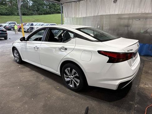 Used 2022 Nissan Altima 2.5 S FWD image 4