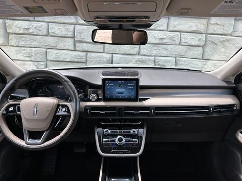 Used 2022 Lincoln Corsair AWD w/ Premium Package image 10